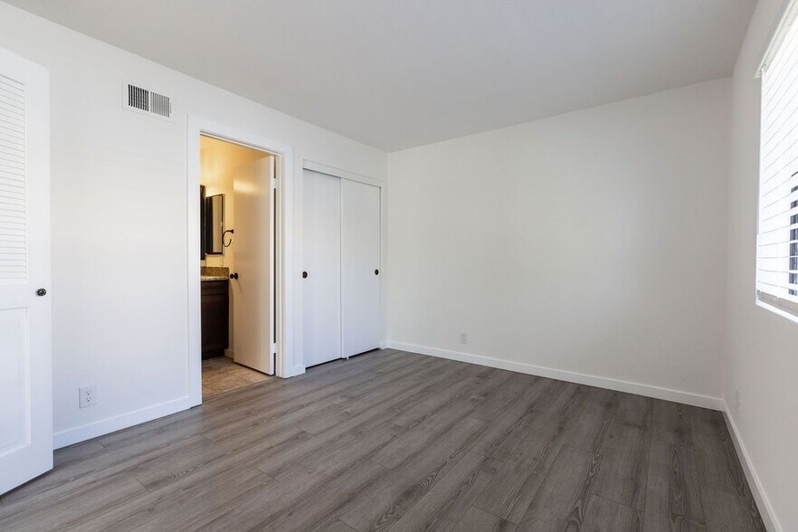 Building Photo - 47 Clover Ln