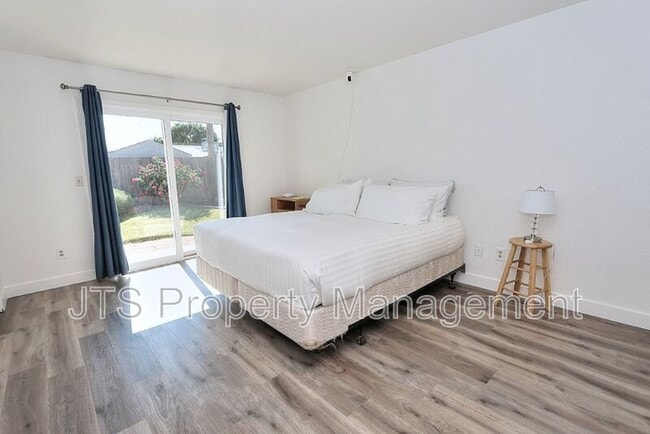 Building Photo - 6069 Kingwood Cir