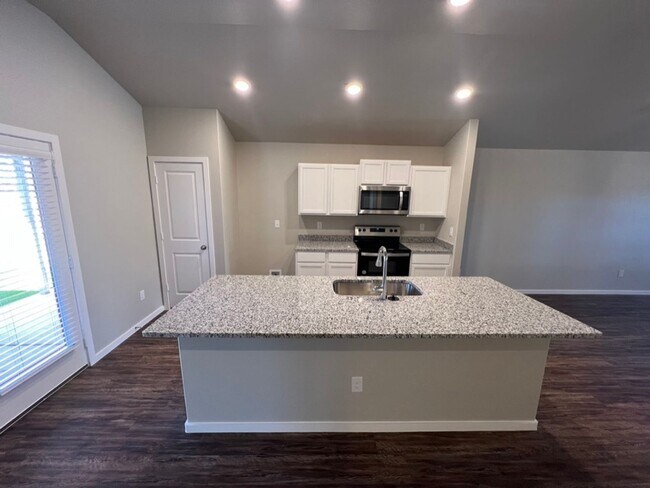Building Photo - Rare 3 Bedroom In Frenship ISD!