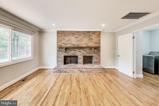 Building Photo - 13704 Beret Pl
