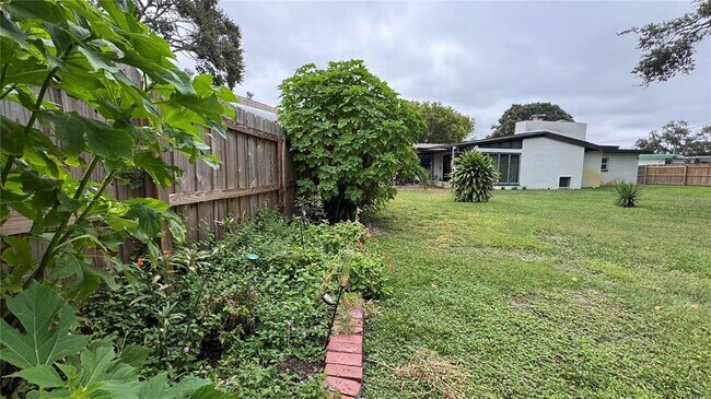 Building Photo - 10380 Tangelo Rd