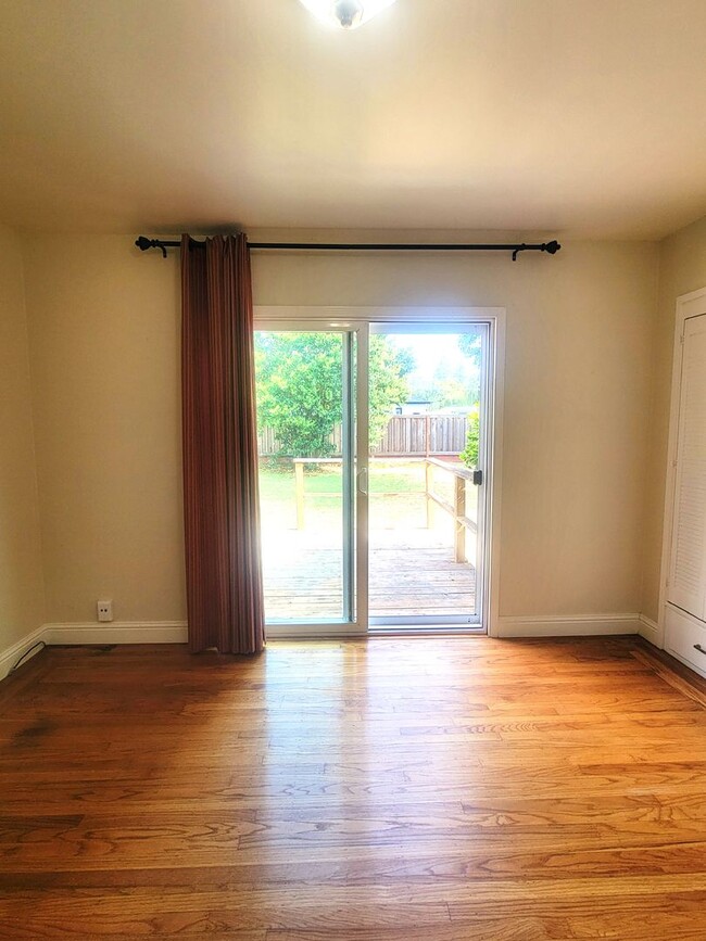 Building Photo - Charming 2 Bedroom, 1 Bathroom Home in San...