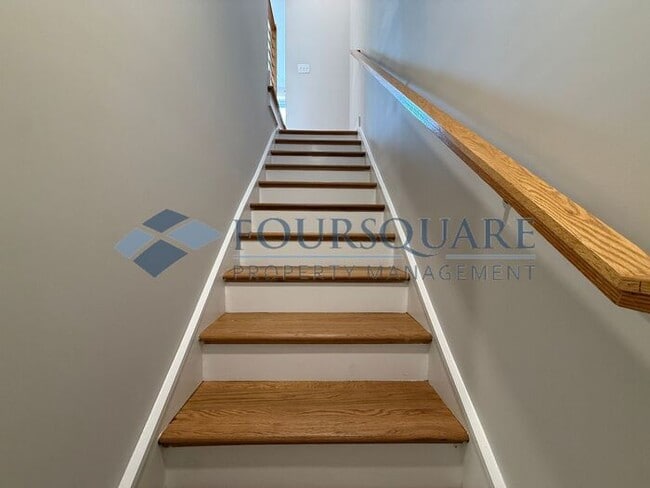 Building Photo - Beautiful  3-Bed / 3.5-Bath End-Unit Townhome with Rooftop Patio, Skyline Views & Climate-Control...