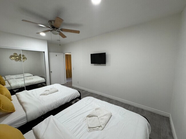 Building Photo - 10154 Campo Rd