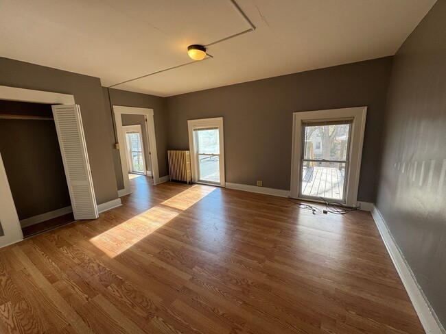 Interior Photo - 16 Pearl St.