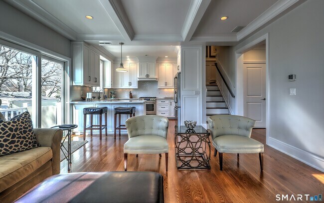 Building Photo - 30 Narrow St