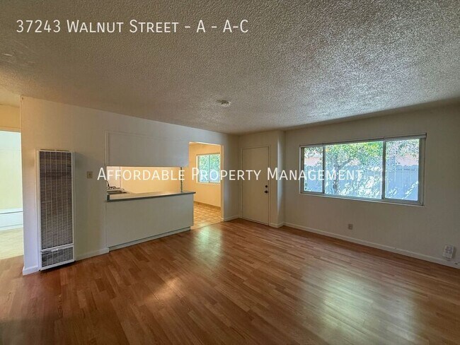Building Photo - 37243 Walnut St