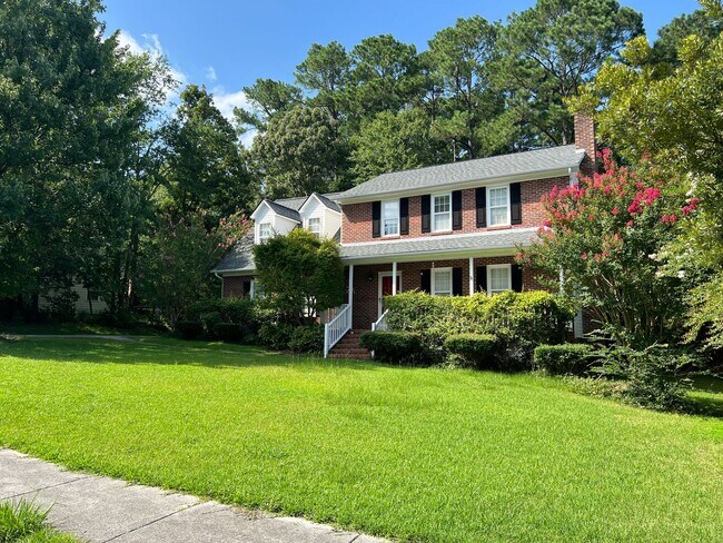 Building Photo - Charming Home in Country Club Hills – Idea...