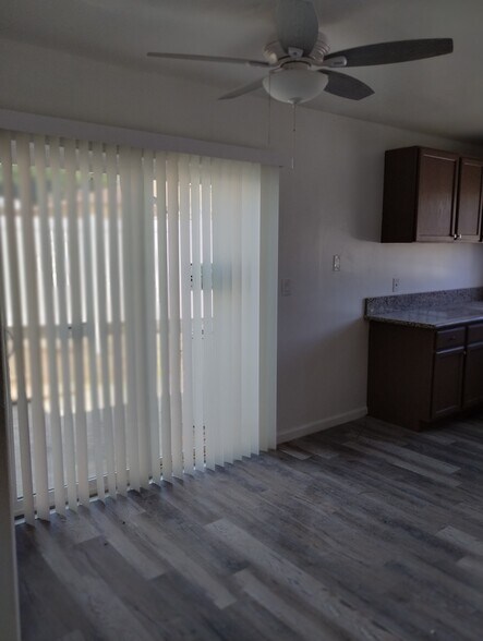 Kitchen / Patio Door - 531 Warren Ln