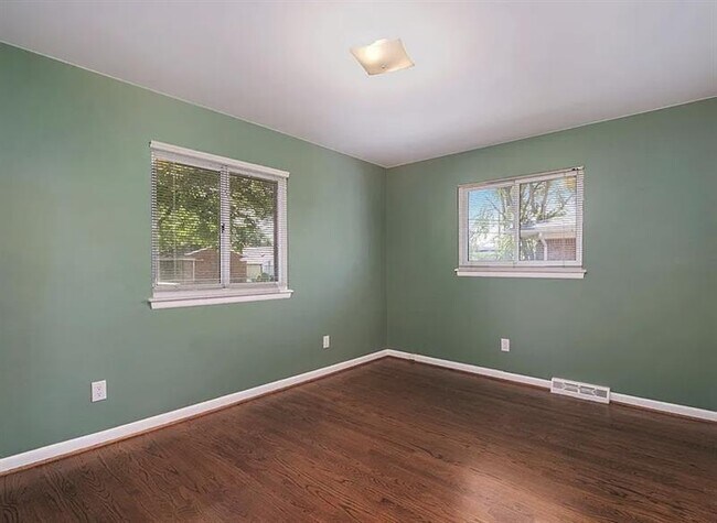 Building Photo - EXQUISITE Hillside Home