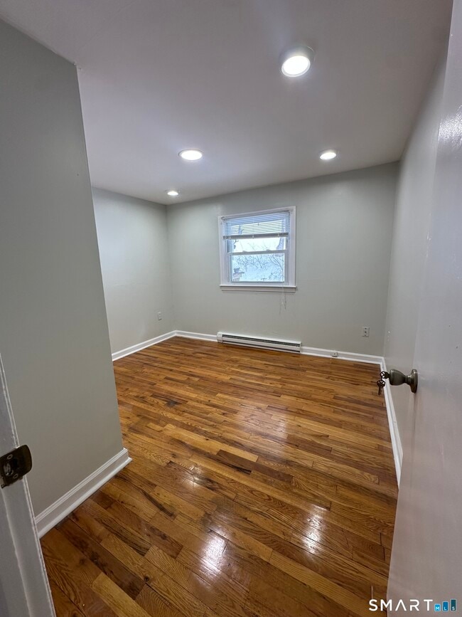 Building Photo - 211 Kent Rd