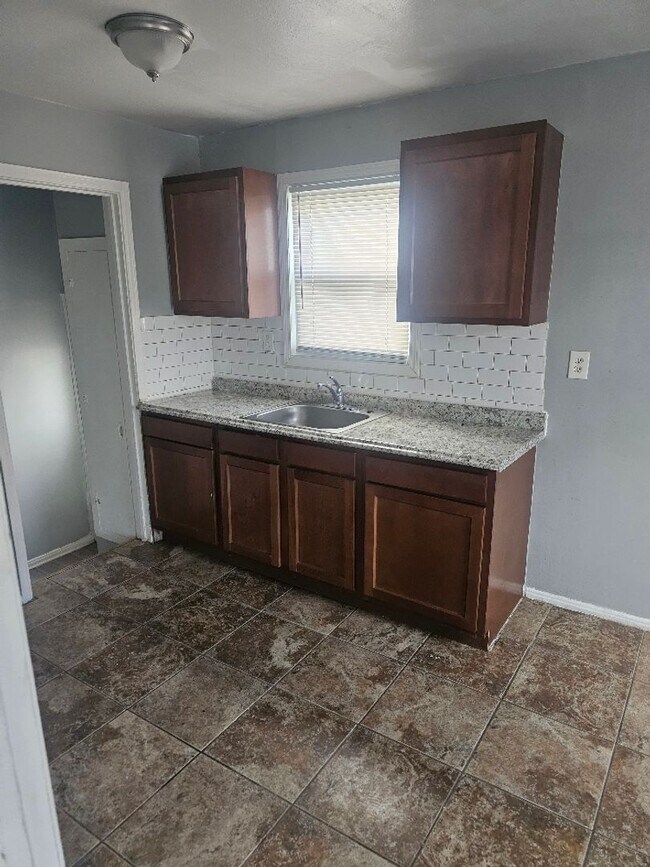 Building Photo - 12944 Rosemont Ave