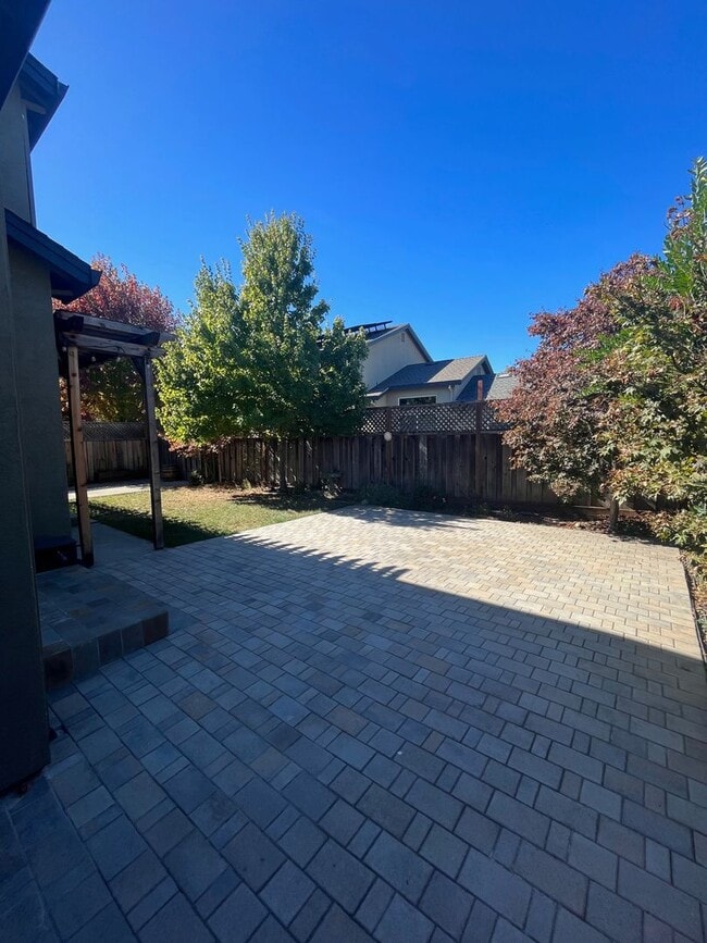 Building Photo - Updated 4 Bedroom 3 Bathroom Single Family...