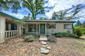 Building Photo - Country living in Beautiful Meadow Vista