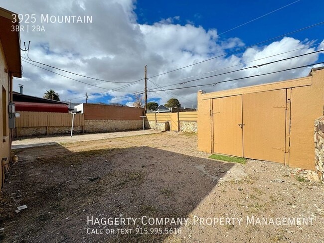 Building Photo - 3925 Mountain-