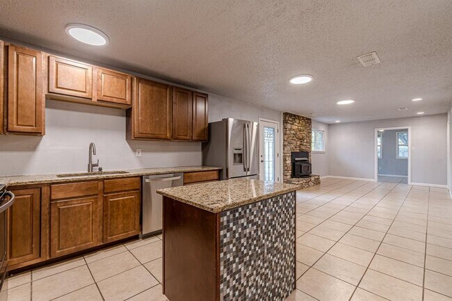Building Photo - 8 Spalding Cir