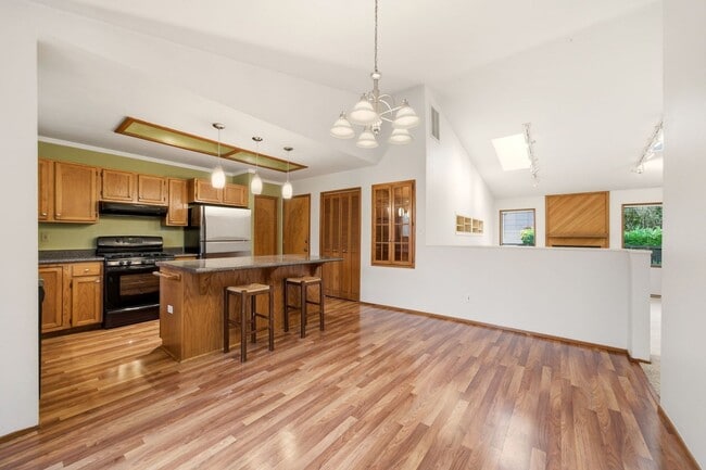 Building Photo - 21979 SW Mandan Dr