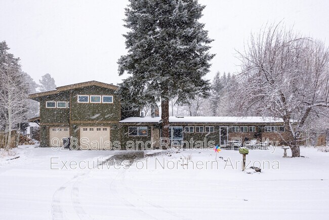 Building Photo - 2304 N Talkington Dr