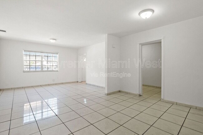 Building Photo - 1531 NW 34th Ave