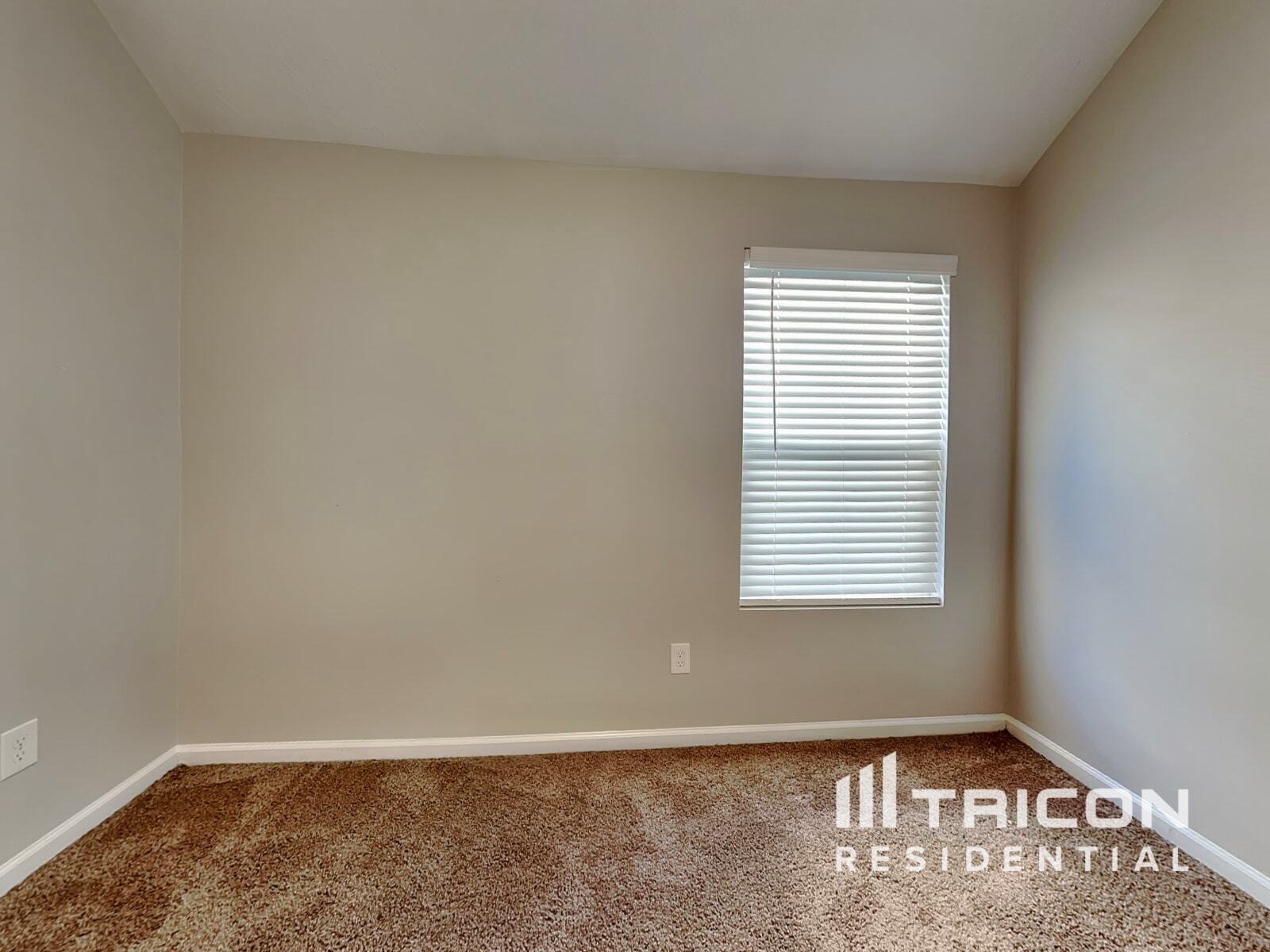 Building Photo - 3250 Alexandria Dr