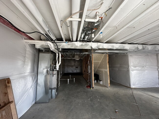 Building Photo - "Experience Spacious Living in Elizabeth!"