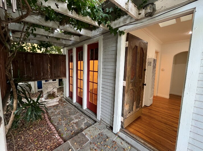 Building Photo - 523 S Coronado St