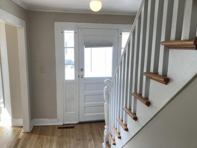 Building Photo - 27 Grove St