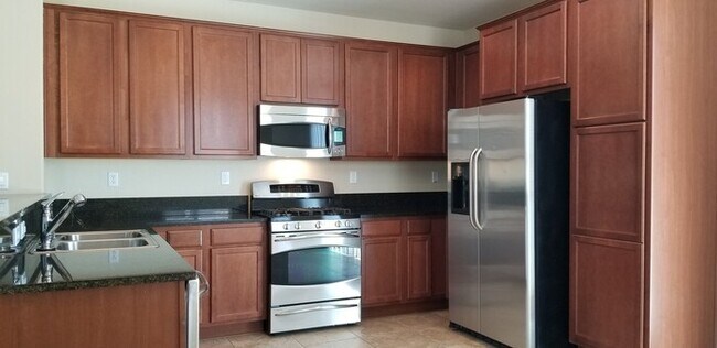 Building Photo - Large beautifully maintained newer home located in Demonte Ranch.