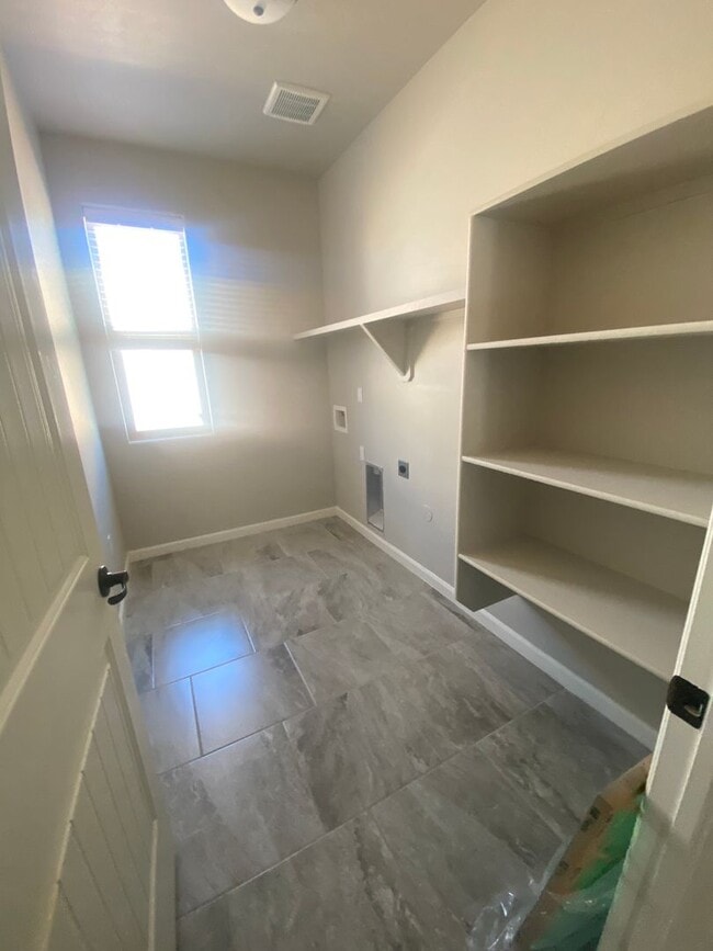 Building Photo - Newer 3 Bedroom+ Office Near Red Hawk Golf Course