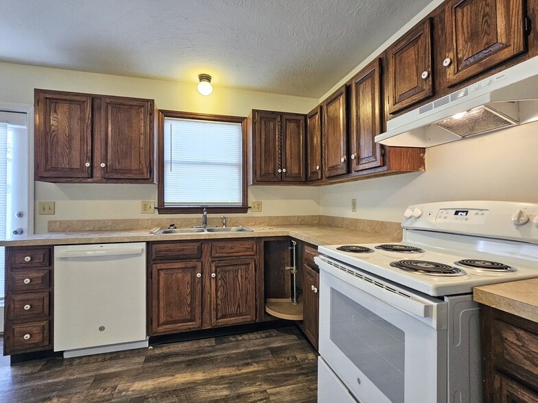 Building Photo - 137 Millview Ct