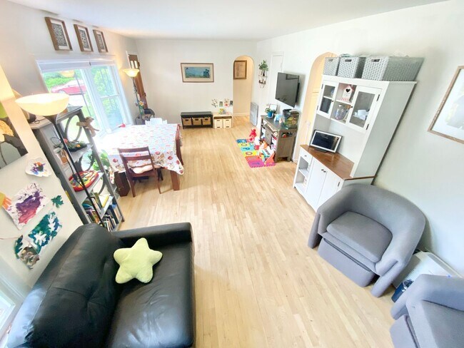 Building Photo - 4 Bedroom Home in South Burlington VT Avai...
