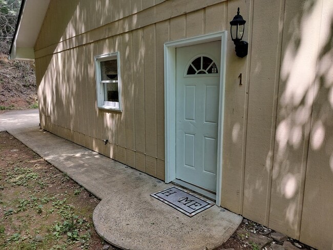 Building Photo - 487 N Country Clb Dr