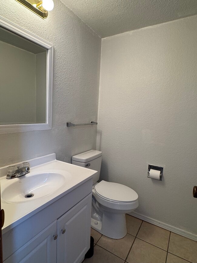 Building Photo - 1468 N Perry Ave