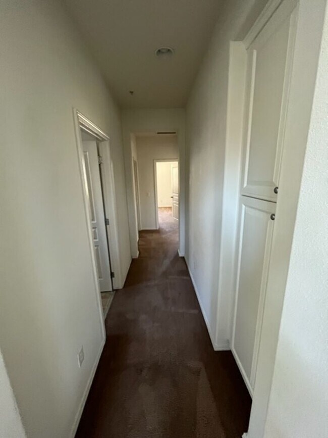 Building Photo - 3591 Sacramento Dr