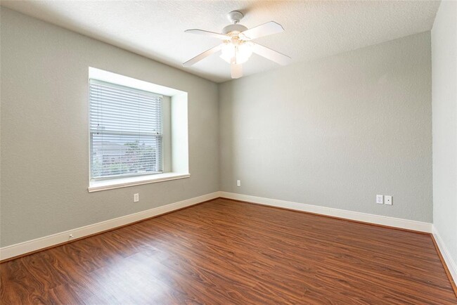 Building Photo - 70 Tarpon St
