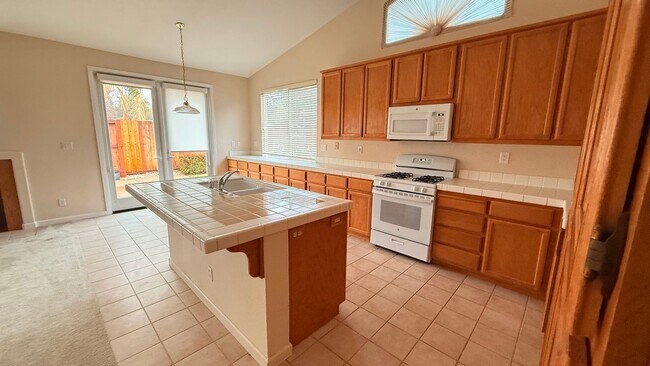Building Photo - Charming 4 Bedroom 2 Bath Home in Antioch!