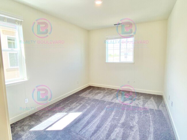 Building Photo - 1127 Winter Hawk Wy