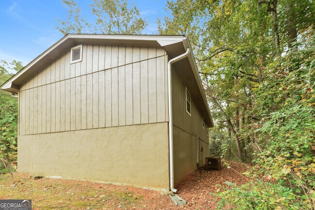 Building Photo - 5869 Bobbin Ln