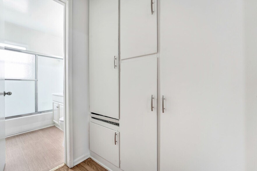 Building Photo - Washington Blvd. Marina Apartments - near Abbot Kinney!