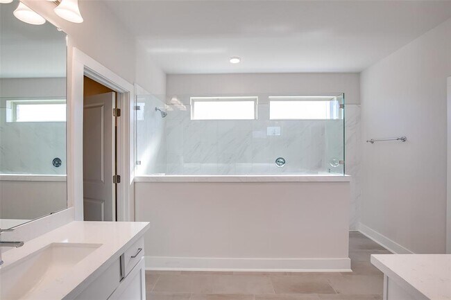 Building Photo - 2900 Miletto Dr