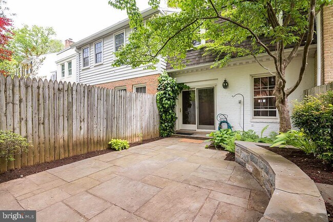 Building Photo - 3500 Hamlet Pl