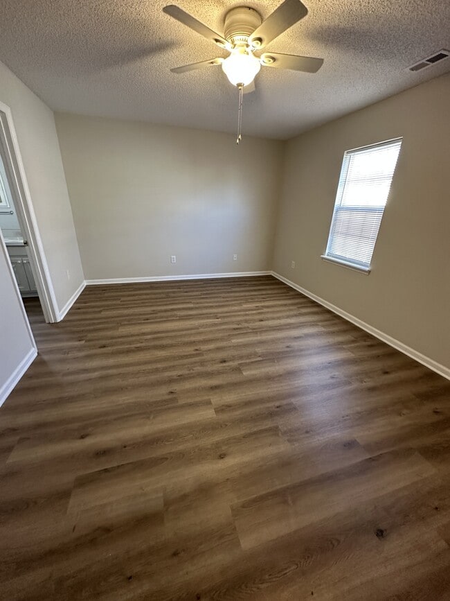 Building Photo - 706 Jimmies Creek Dr