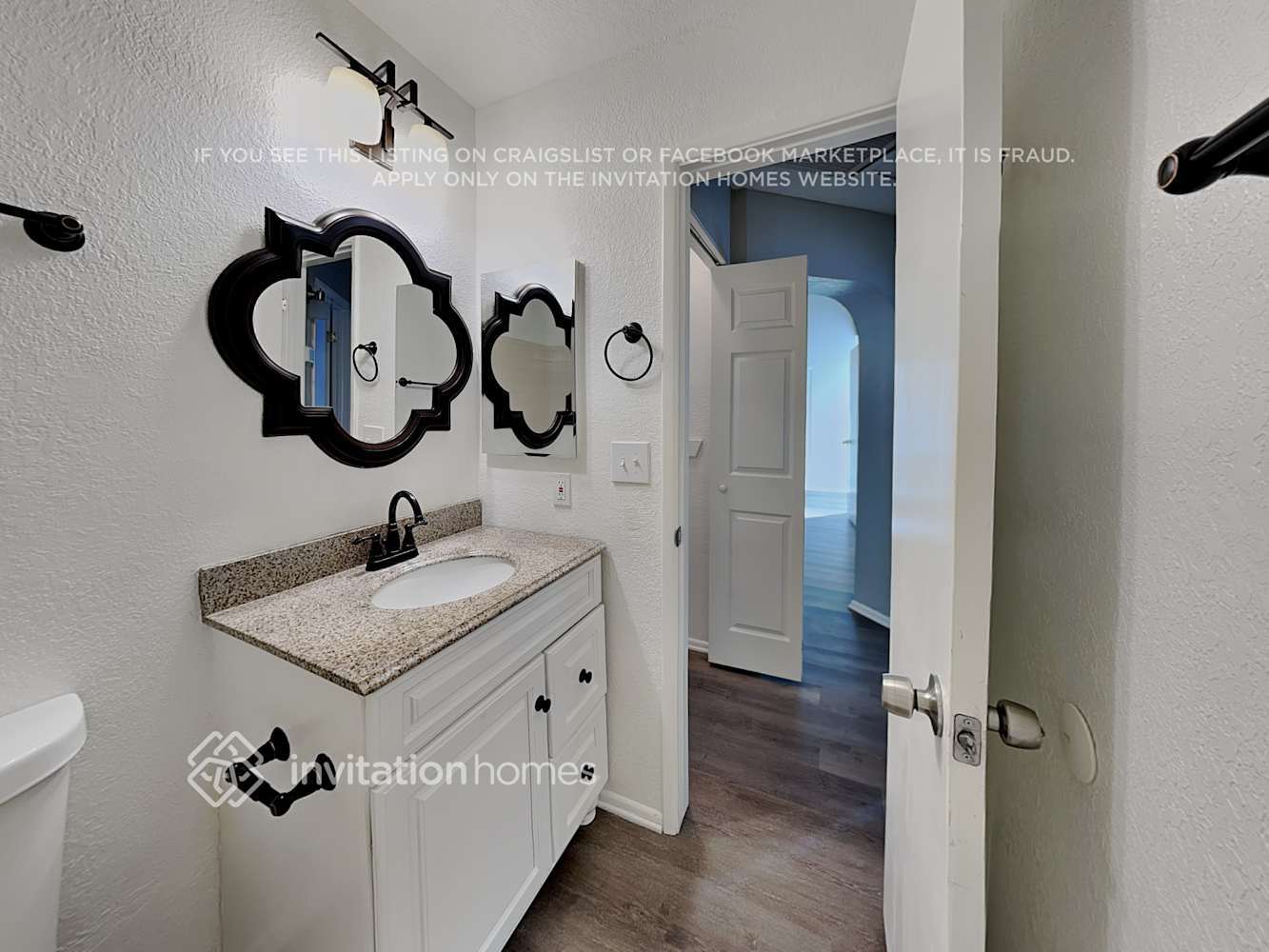 Building Photo - 2106 W Monona Dr