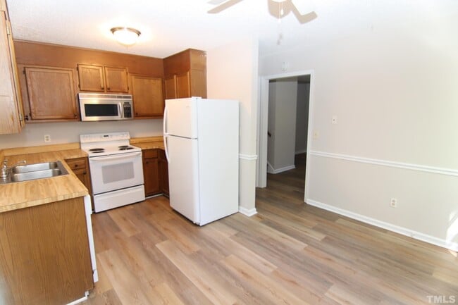 Building Photo - 103 Wigan Cir