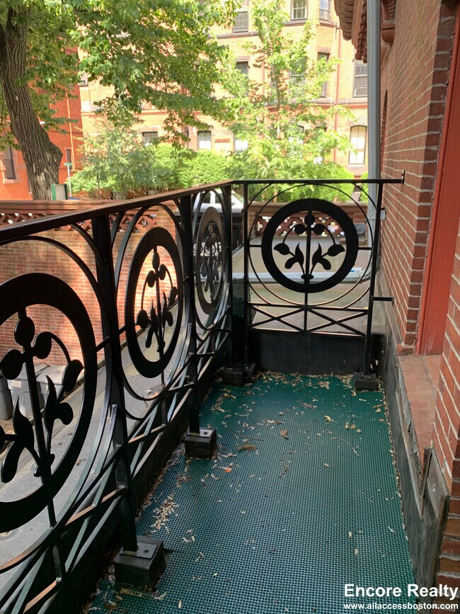 Building Photo - 195 Commonwealth Ave