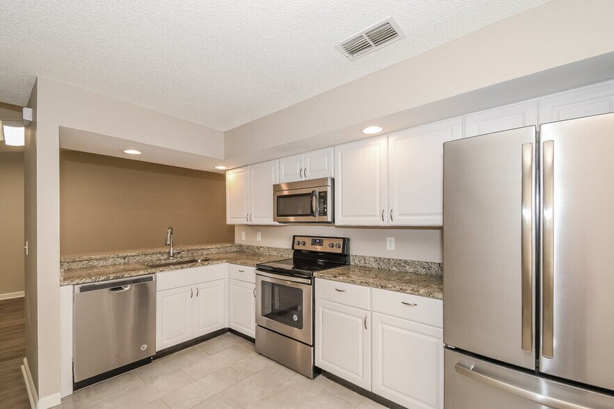 Building Photo - 282 Aquarius Cir W