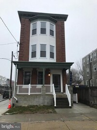 Building Photo - 933-35 Belmont Ave