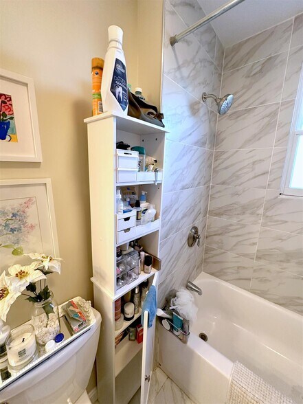 Building Photo - 714 Broadway