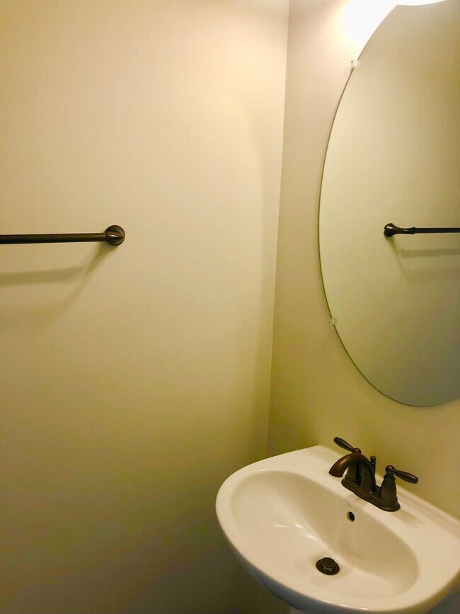 Building Photo - Spacious 2 BR/2.5 BA Townhome in Beltsville!