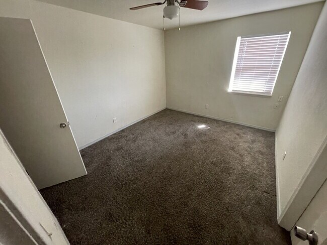 Building Photo - 3-Bedroom Duplex